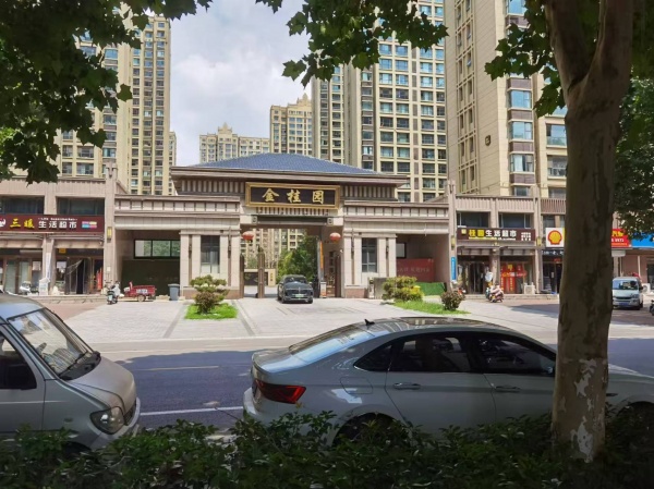 出售财富广场住宅房一套