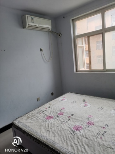 整层出租，半坡店社区三楼西户，三室两厅一厨一卫，家具家电一应俱全，水电气齐全，周边中小学校，火车站，汽车站，交通方便，价格优惠，电话15603927648